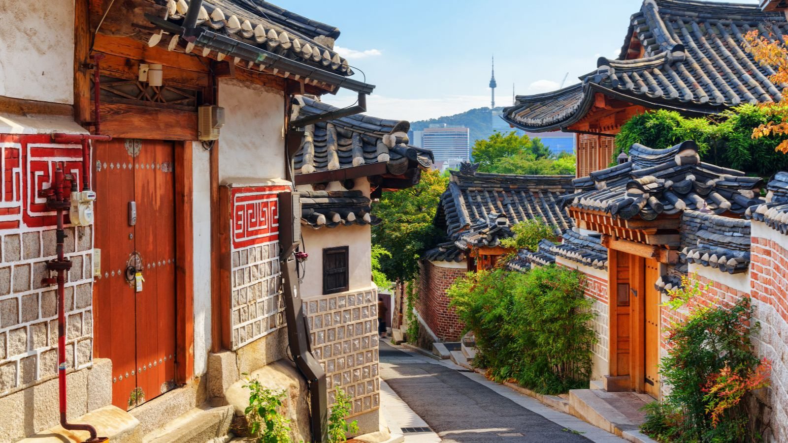 Rondreis-Zuid-Korea-Seoul-Bukchon-Hanok-Village-traditionele-hanok-huizen-in-straat