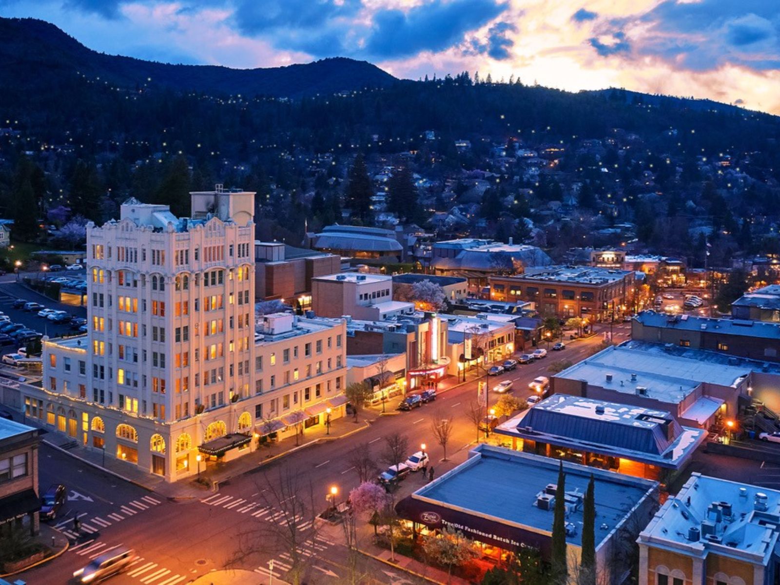 Rondreis Amerika, Ashland, Ashland Springs Hotel, omgeving rondom hotel