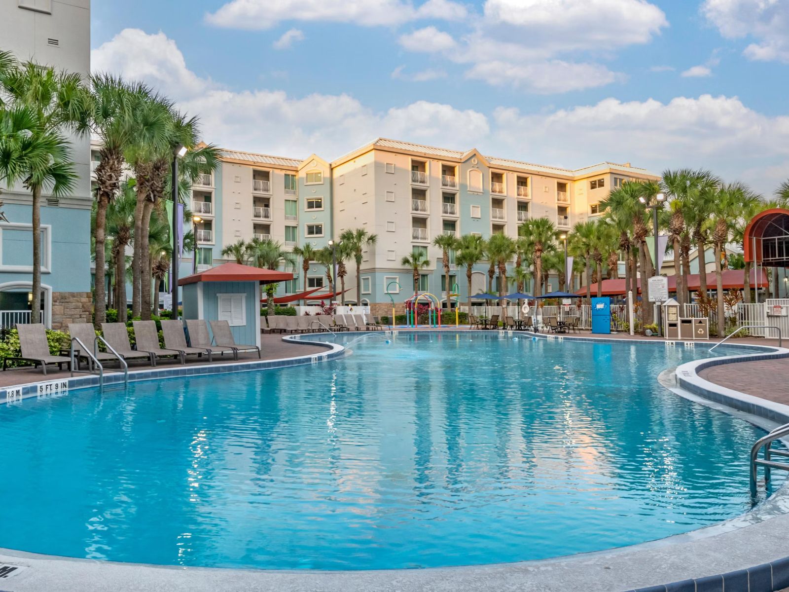 Rondreis Amerika, Orlando, Holiday Inn Resort Orlando - Lake Buena Vista, Zwembad met buitenaanzicht