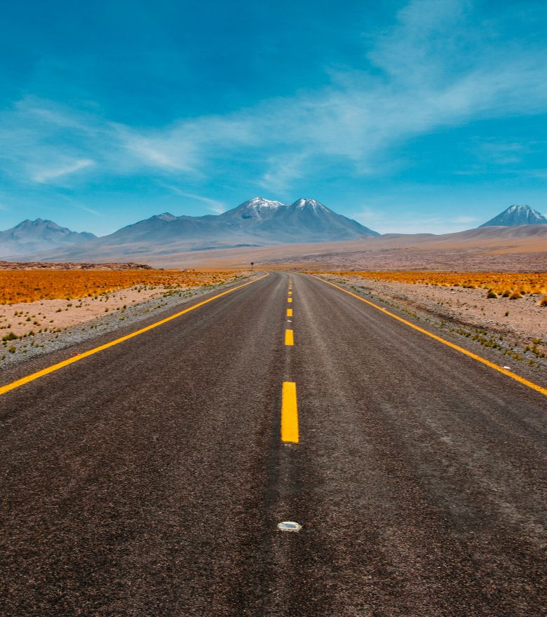 Rondreis Amerika, Route 66, weg met uitzicht over bergen
