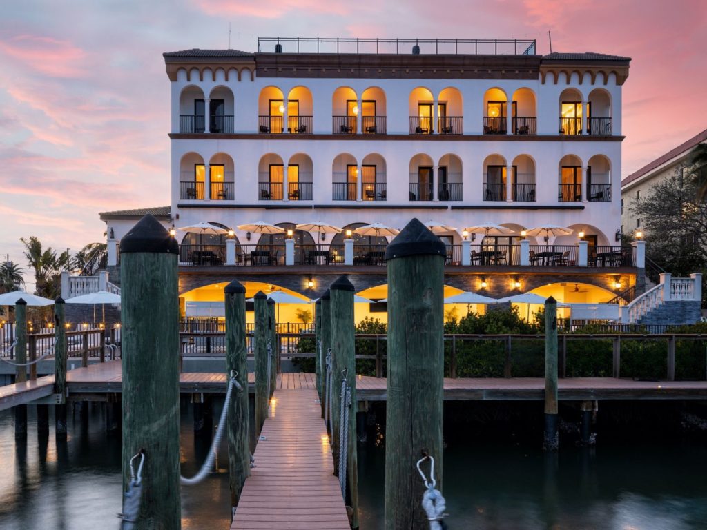 Rondreis Amerika, St. Pete Beach, The Hotel Zamora, Buitenaanzicht vanaf steiger