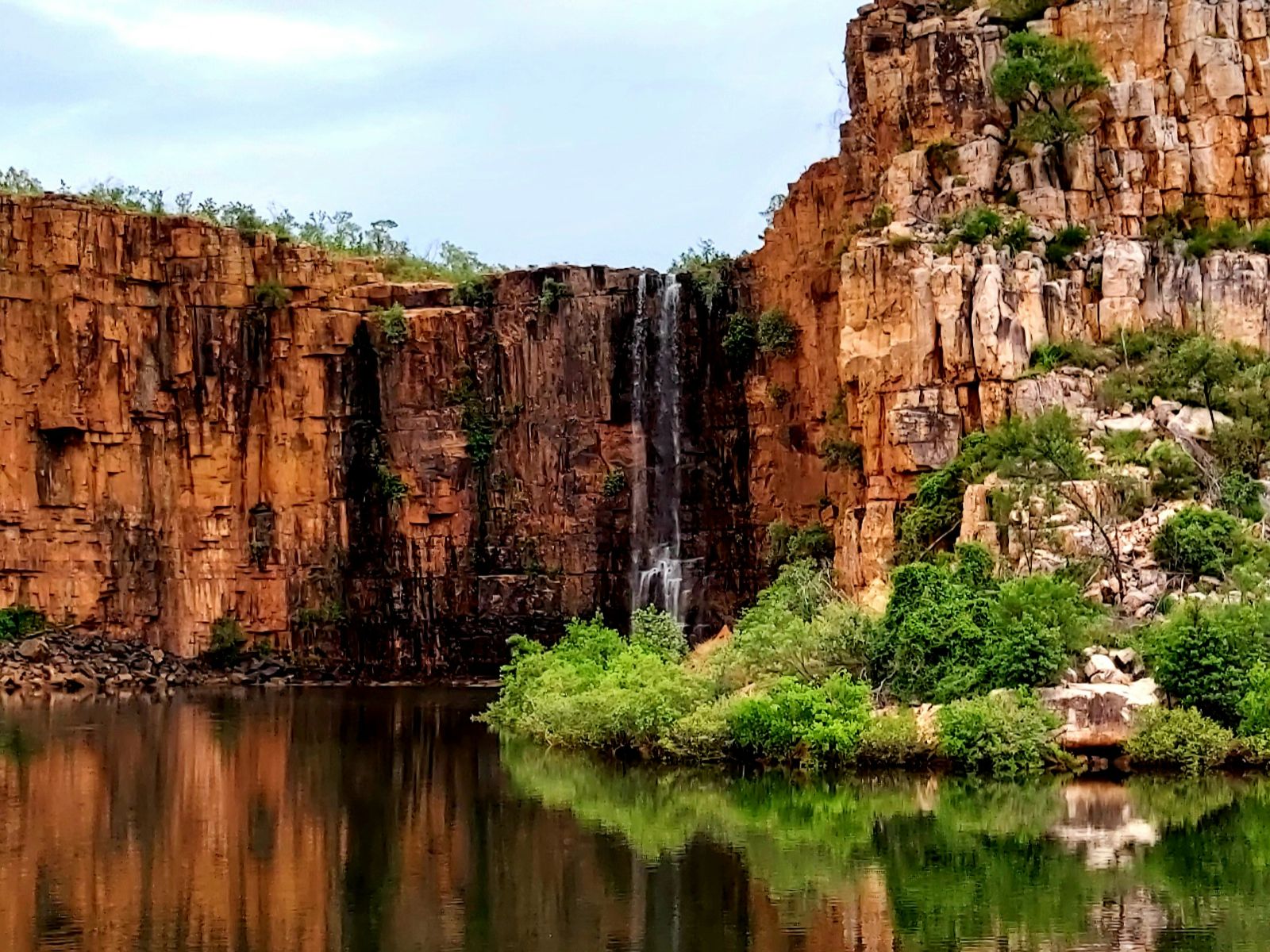 Rondreis Australie, Tunnel Creek, Rode Rotsen Met Waterval