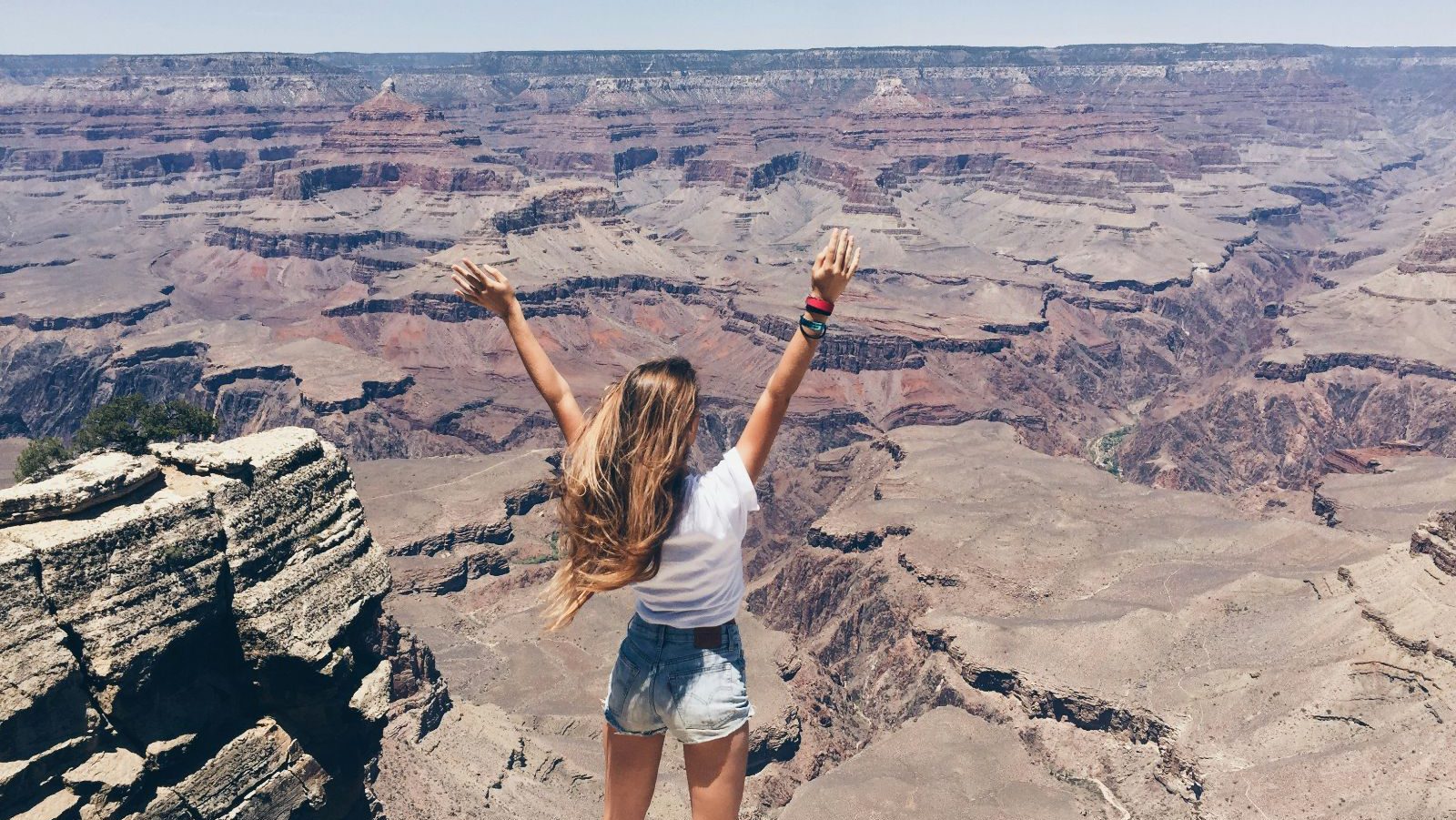 Rondreis Amerika, Grand Canyon National Park, vrouw voor Grand Canyon