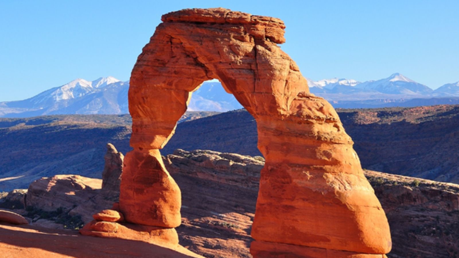 Rondreis Amerika, Moab, Arches N.P & Canyonlands, arch met uitzicht