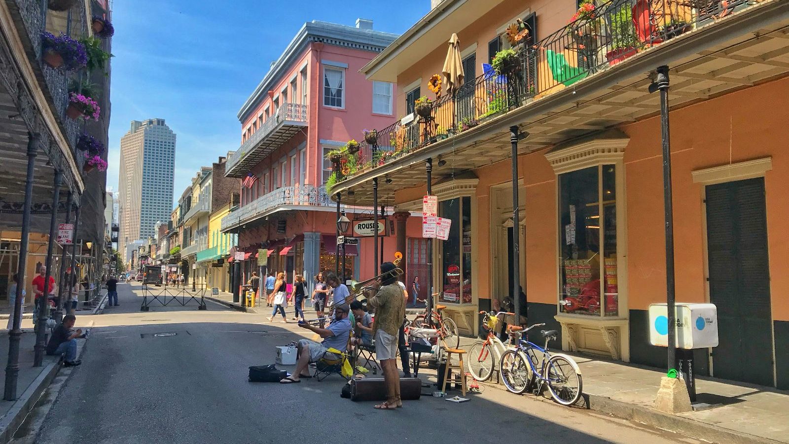 Rondreis Amerika, New Orleans, muzikanten spelen in French Quarter
