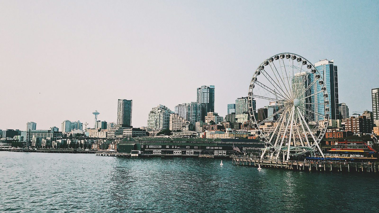Rondreis Amerika, Seattle, Stadaanzicht vanaf het water