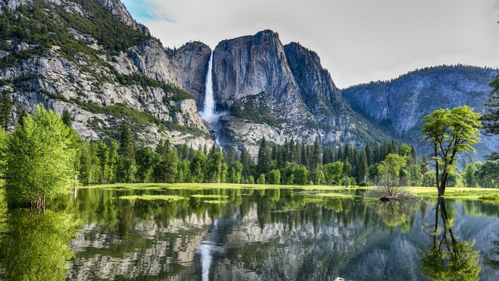 Rondreis Amerika, Yosemite National Park, El Portal, Oakhurst Mariposa, reflectie van waterval