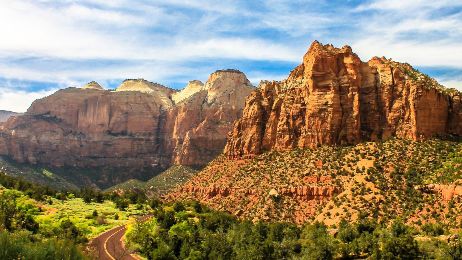 Rondreis Amerika, Zion N.P. & Springdale, Rode gebergte met weg