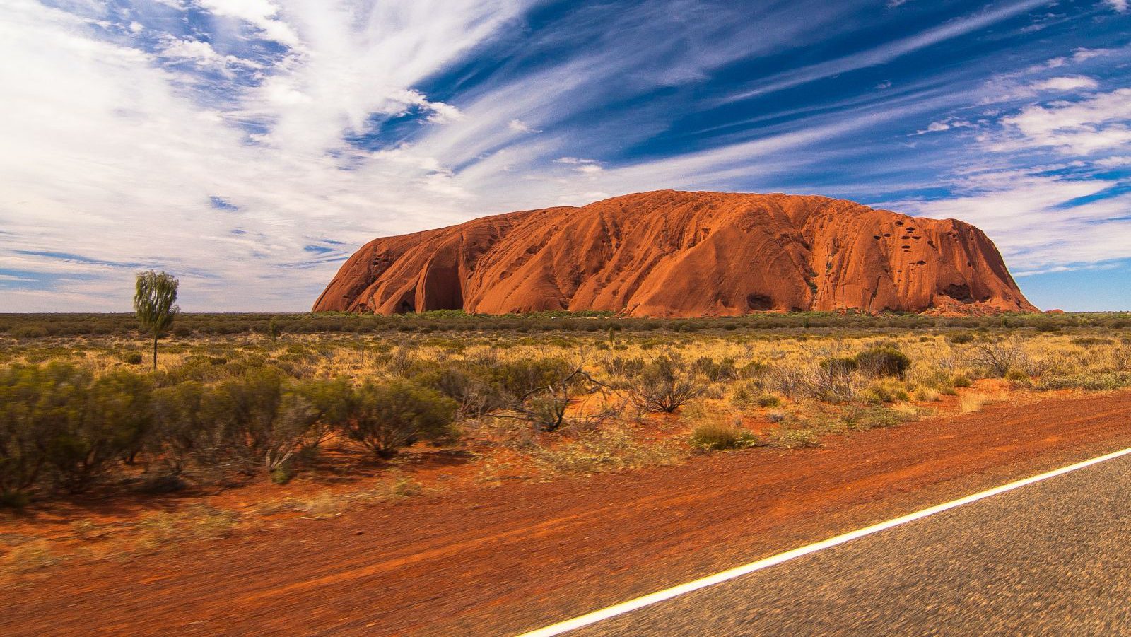 Rondreis Australië, Ayers Rock, Ayers Rock vanaf de weg