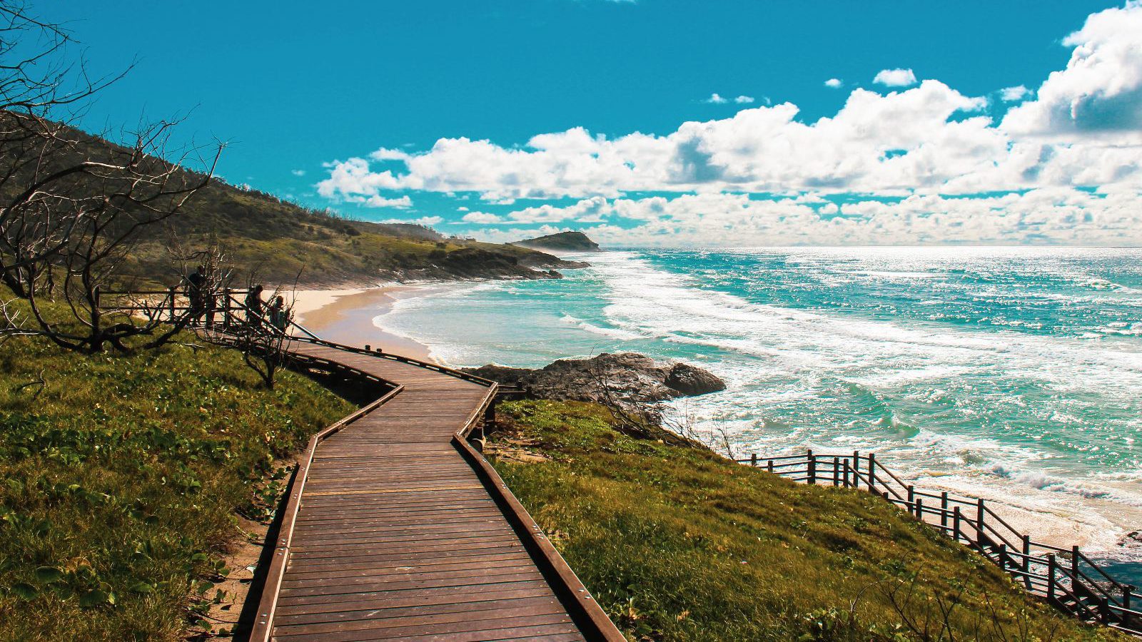 Rondreis Australië, K'gari (Fraser Island), zee met houten wandelpad