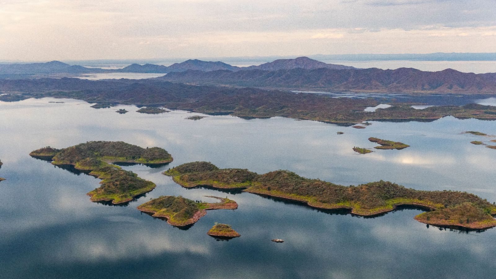 Rondreis Australië, Kununurra, Bovenaanzicht van eilanden in water