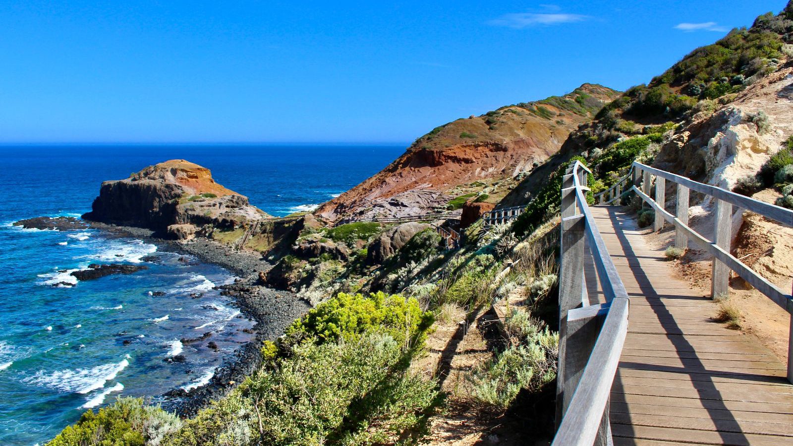 Rondreis Australië, Mornington Peninsula, kust met wandelbrug