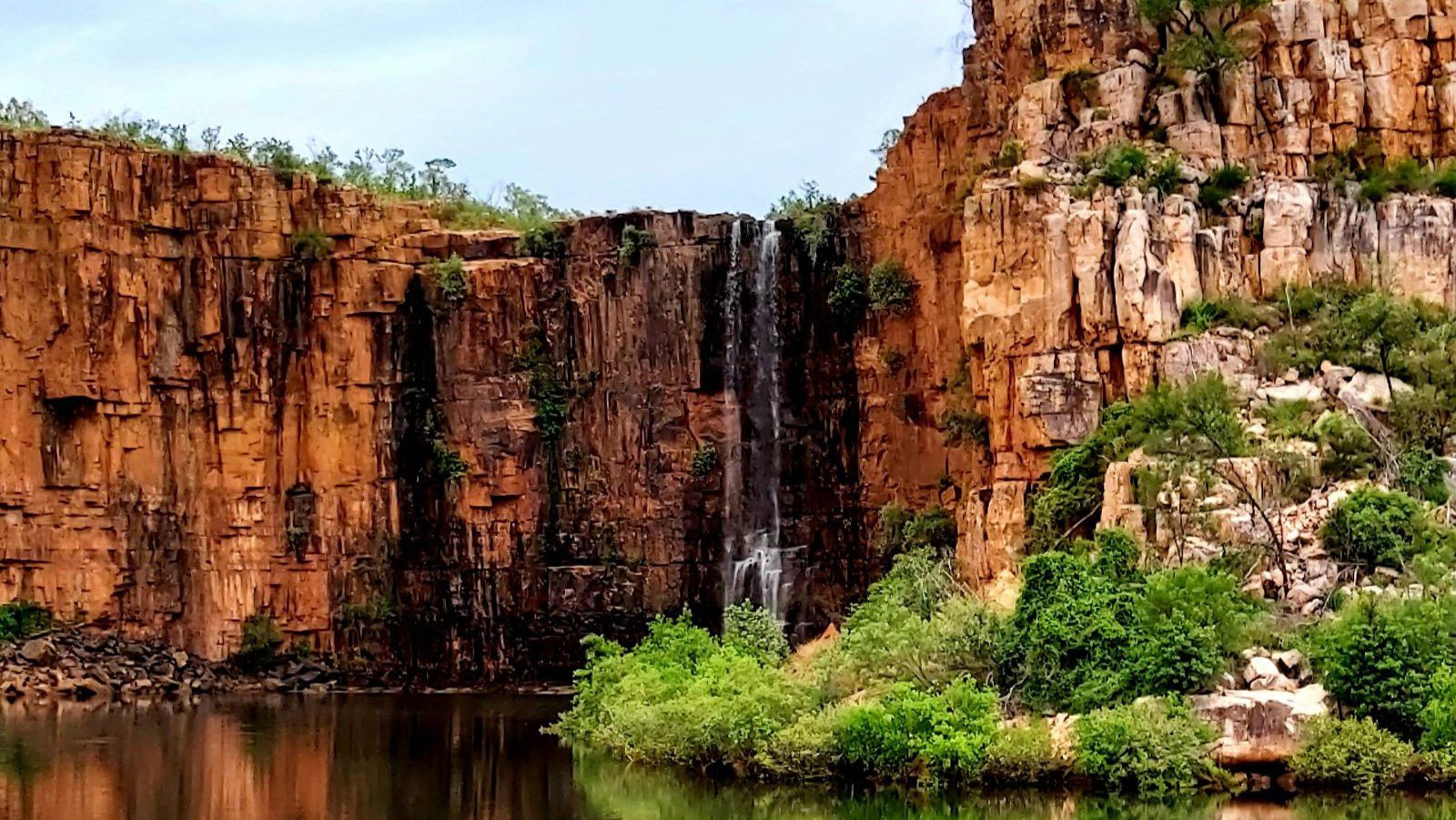 Rondreis Australie, Tunnel Creek, Rode Rotsen Met Waterval