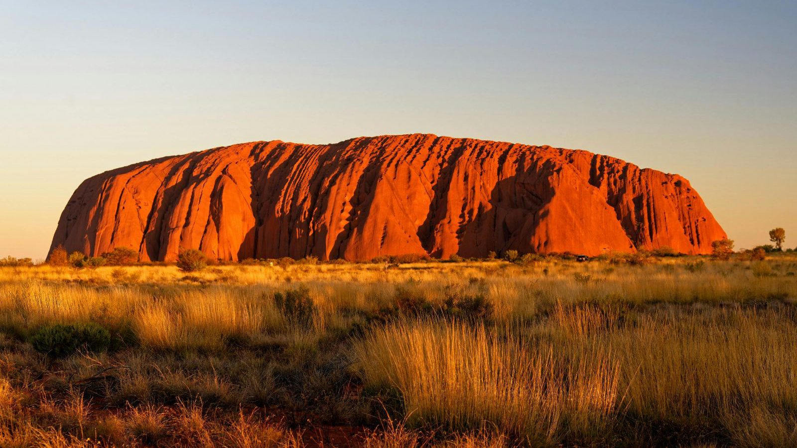 Rondreis Australie, Uluru, Ayers Rock, Grote oranje steen in woestijngebied