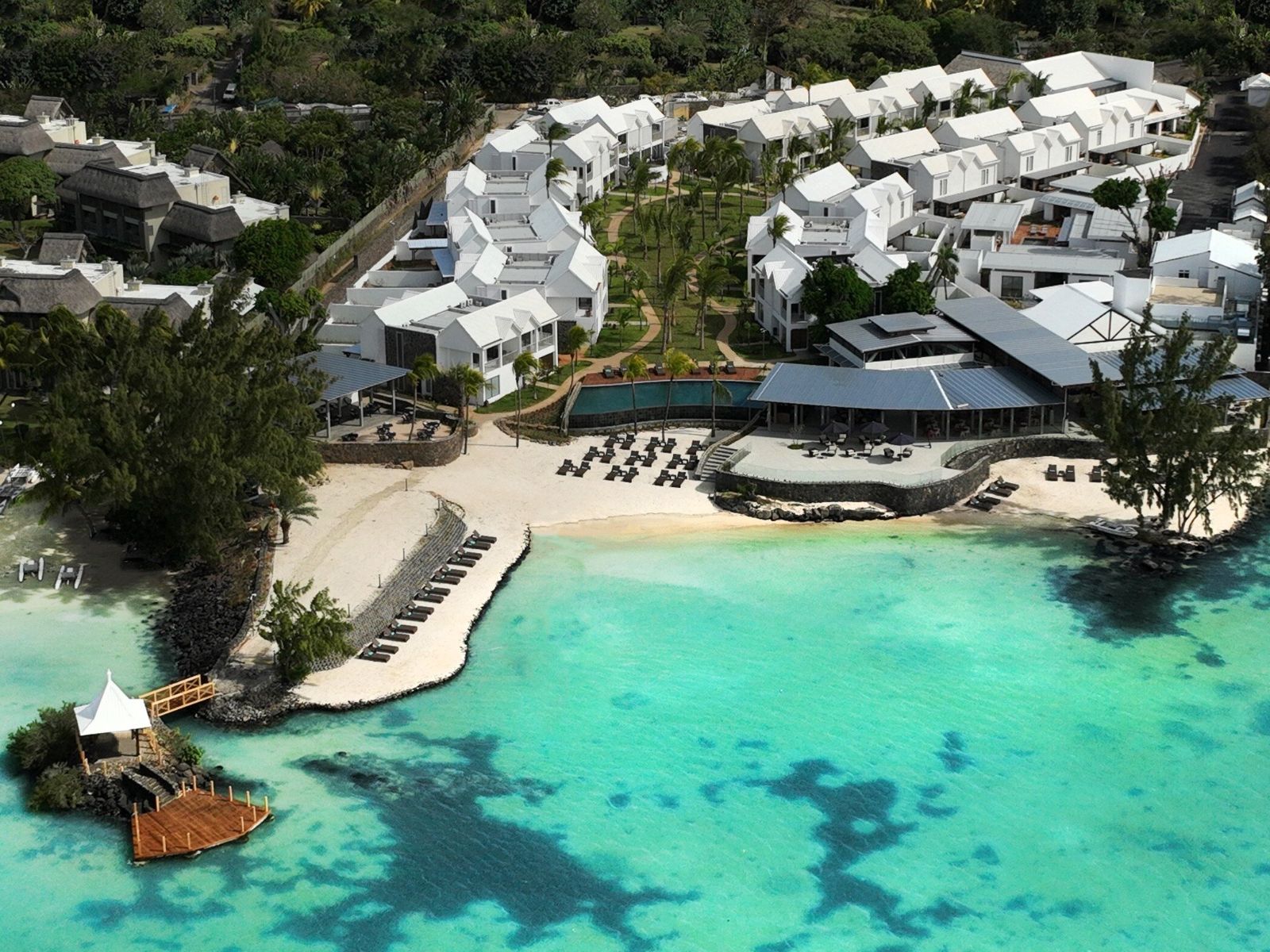 Rondreis Mauritius, Grand Baie, Sea Diamond Boutique Hotel & Spa, aerial view van hotel
