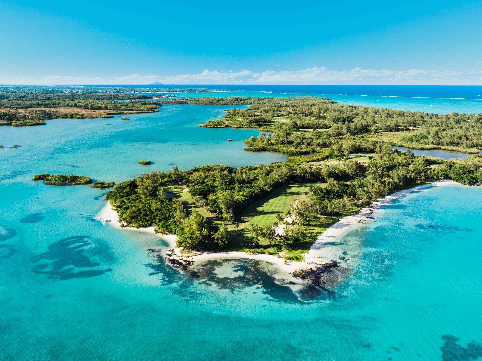 Rondreis Mauritius, Ile aux Cerfs, golfbaan op eiland, MTPA
