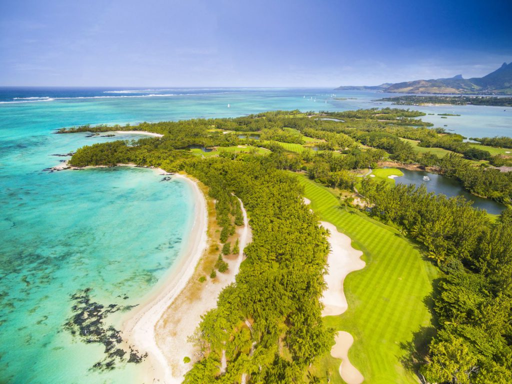 Rondreis Mauritius, Ile aux Cerfs, golfbaan op eiland groen, MTPA