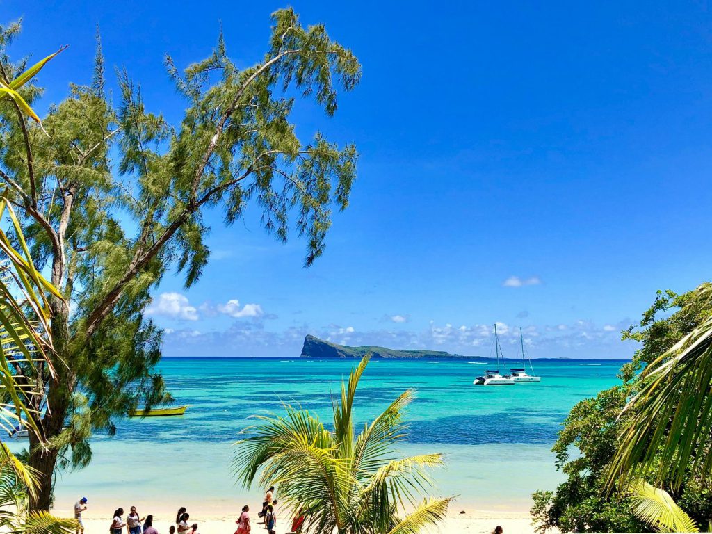 Rondreis Mauritius, Noordkust, Grand Baie, uitzicht op Coin de Mire