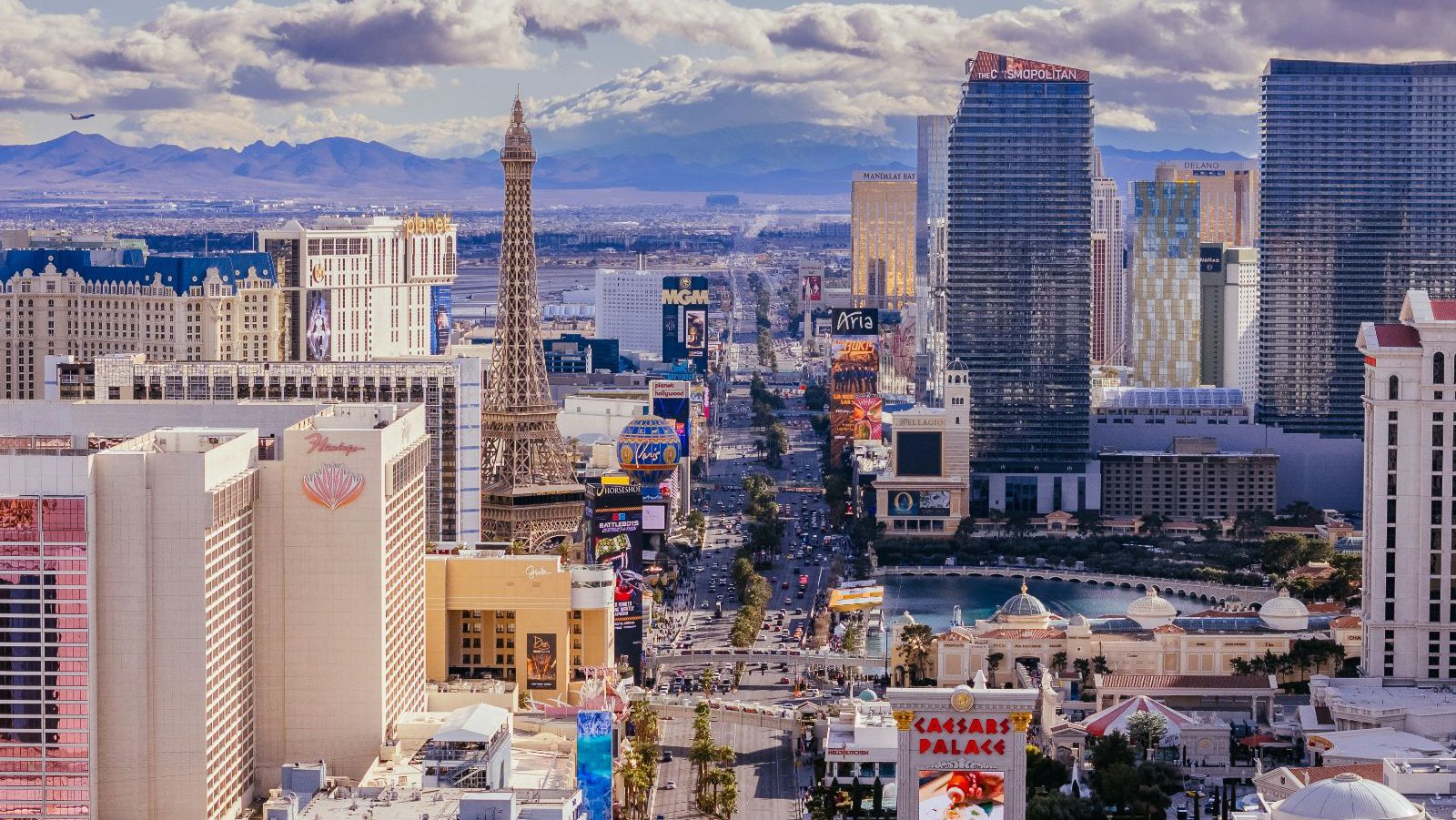 Rondreis Amerika, Las Vegas, bovenaanzicht stad bij daglicht