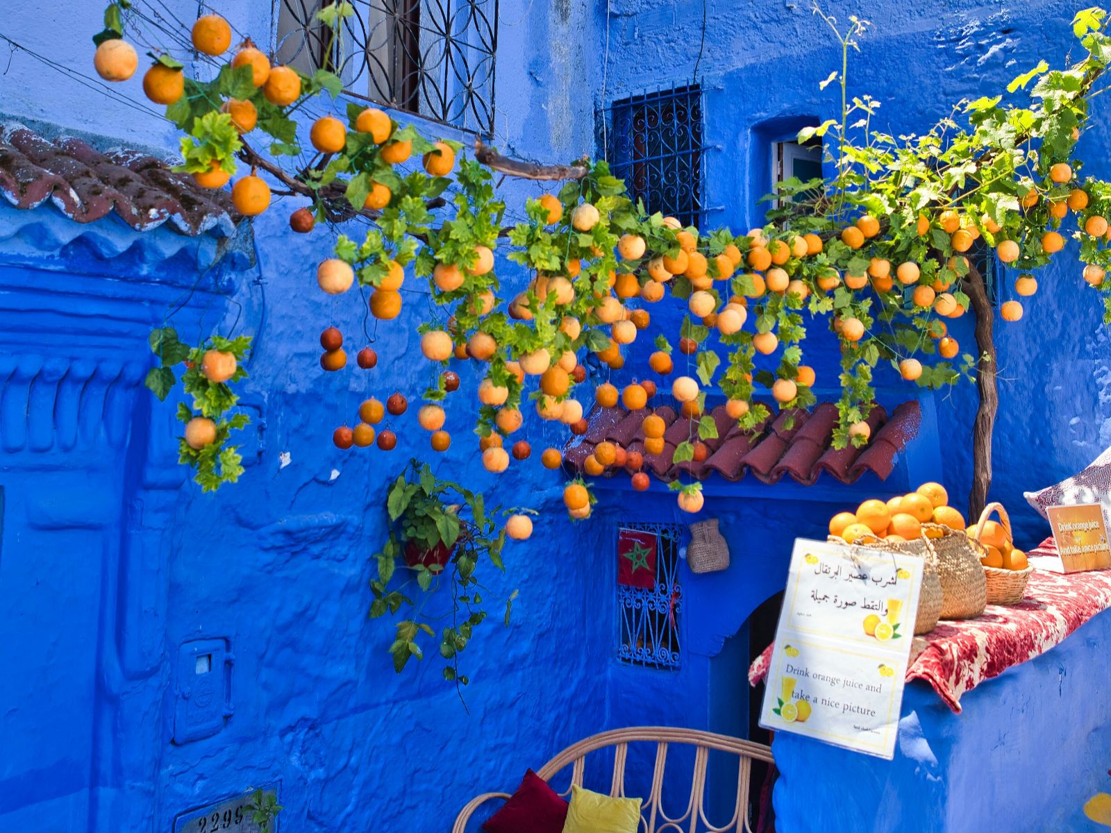 Rondreis Marokko, Chefchaouen, blauwe hoek van een huis
