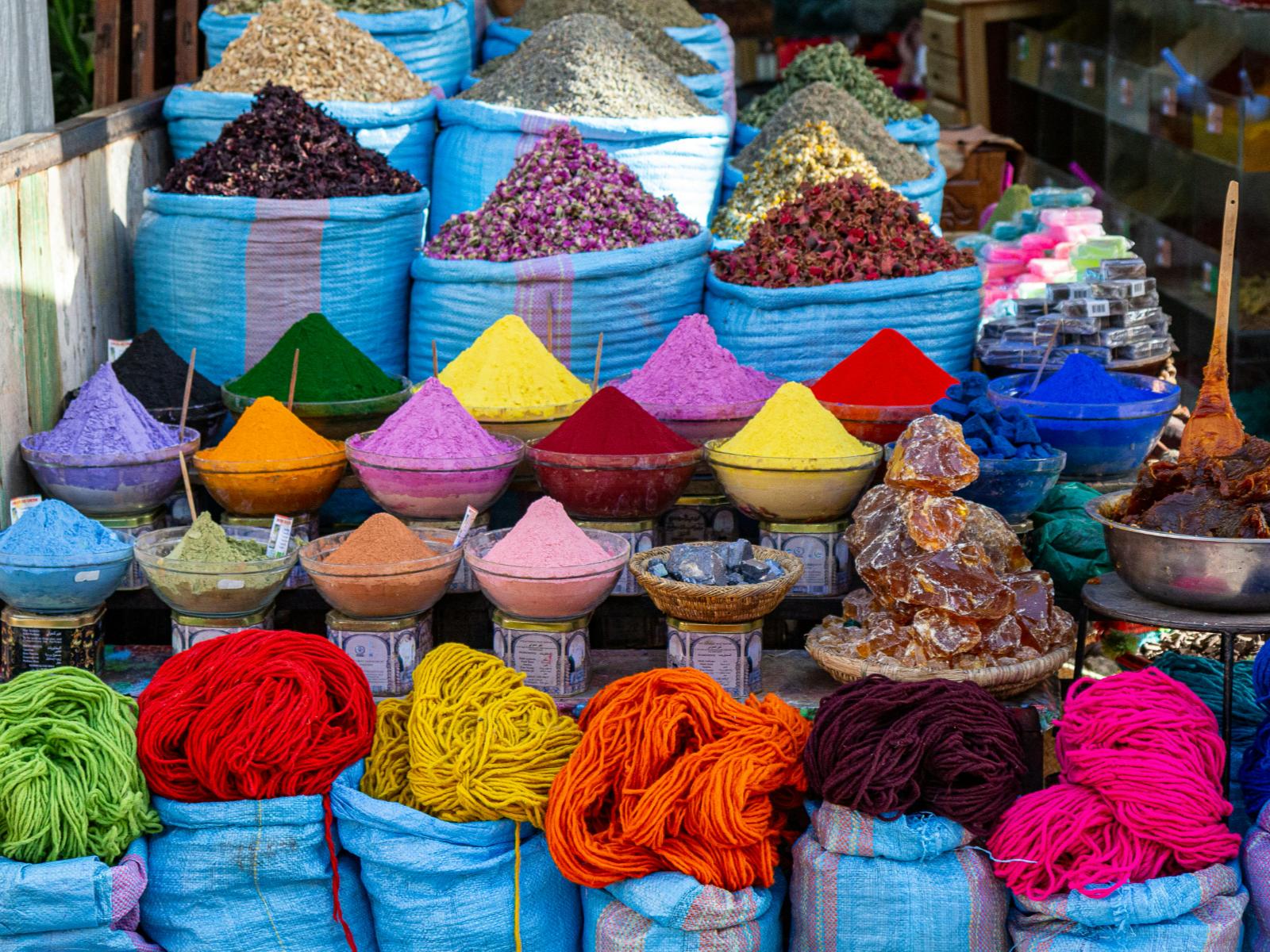 Rondreis Marokko, Marrakech, kraampje met wol