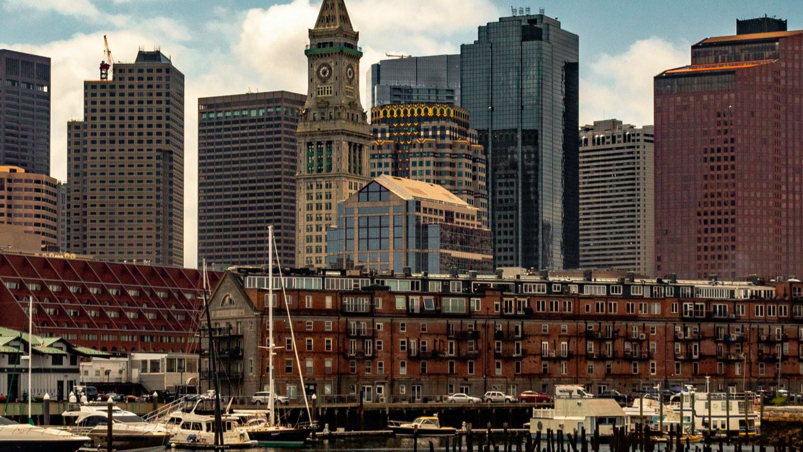 Rondreis Amerika, Boston, Stadsgebouwen vanaf de haven