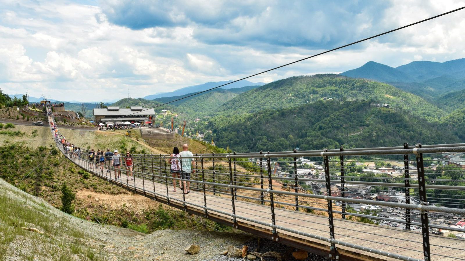 Rondreis Amerika, Gatlinburg & Great Smokey Mountains N.P., brug in een vallei