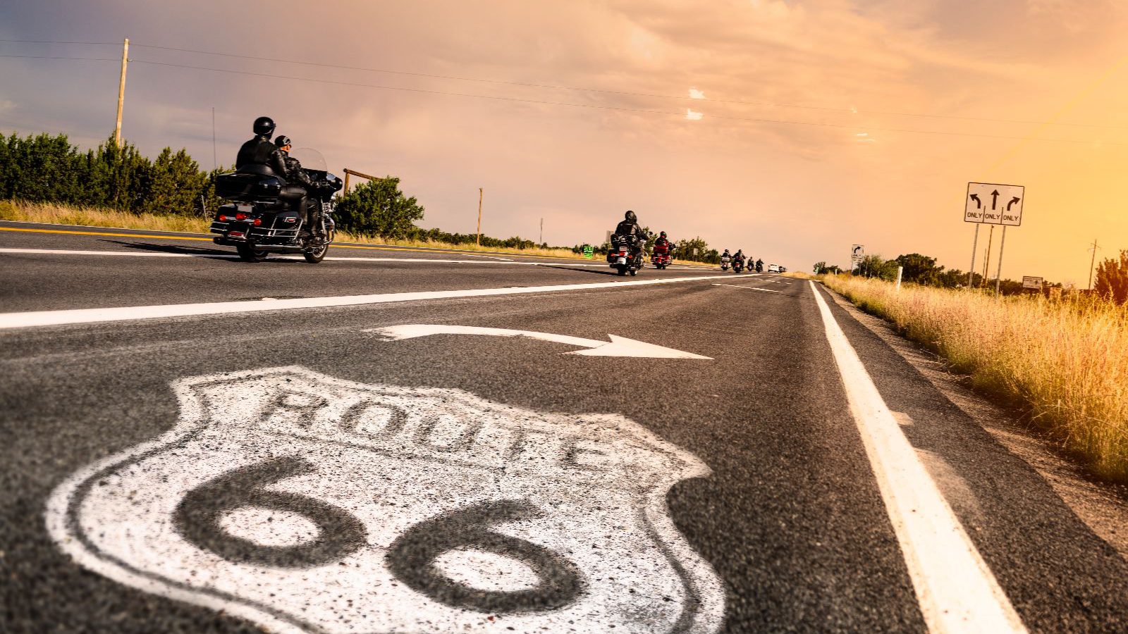 Rondreis Amerika, Route 66, motorrijders met Harley over route 66