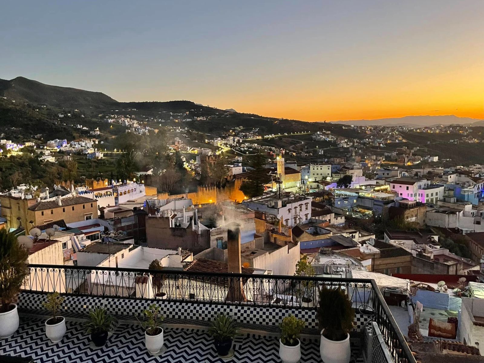 Rondreis Marokko, Chefchaouen, Ryad Lina & Spa, uitzicht dakterras