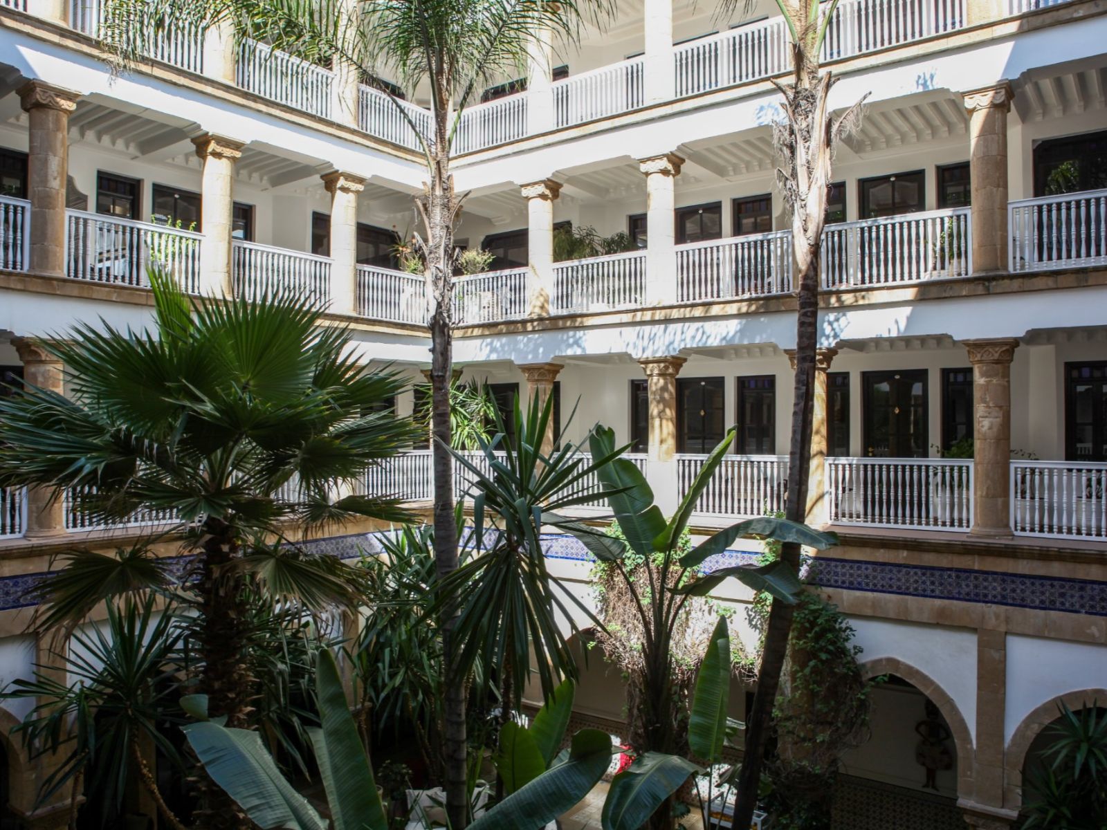 Rondreis Marokko, Essaouira, Palais l'Heure Bleue, binnenhof