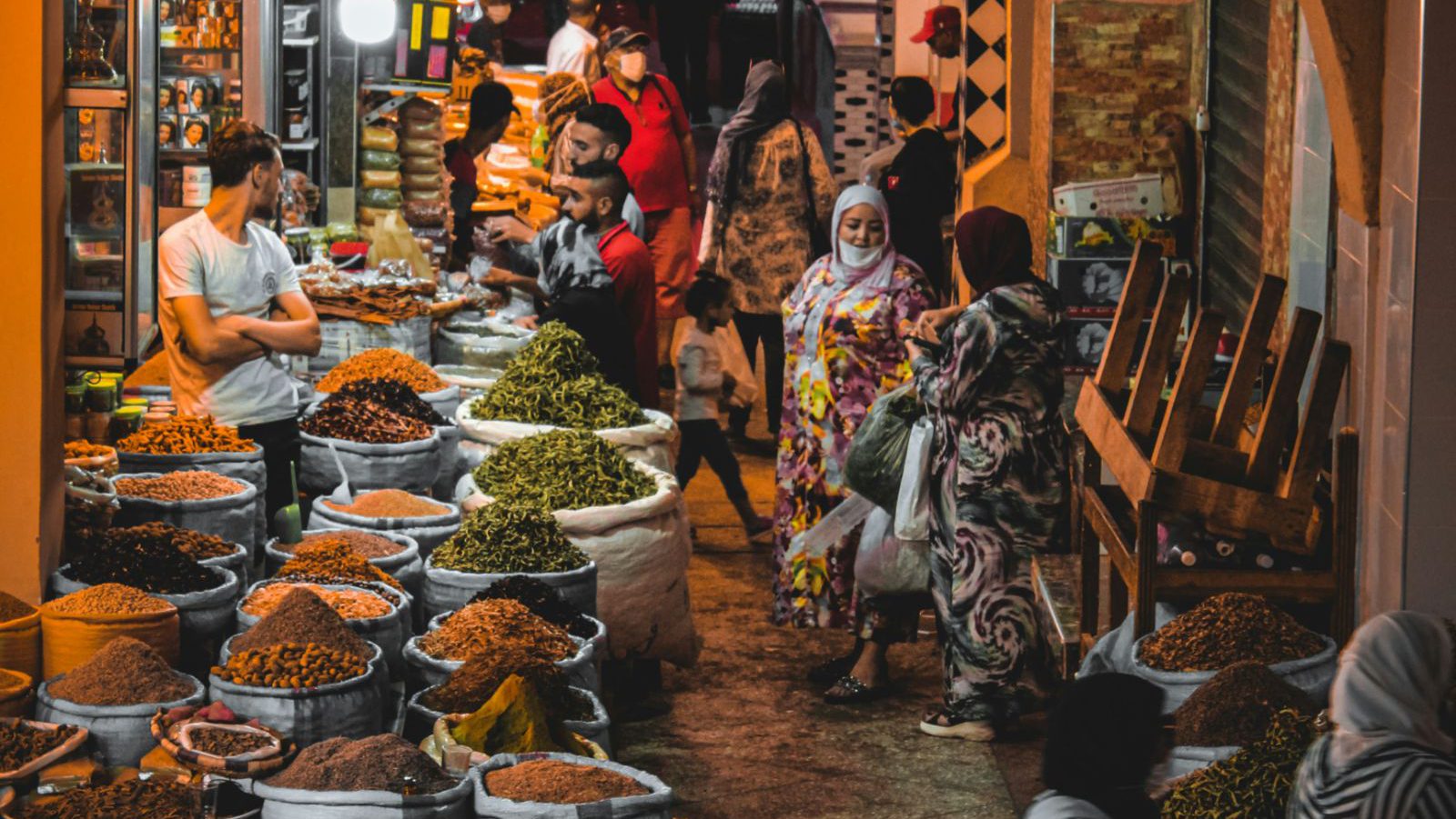Rondreis-Marokko-Meknes-Markt-met-specerijen