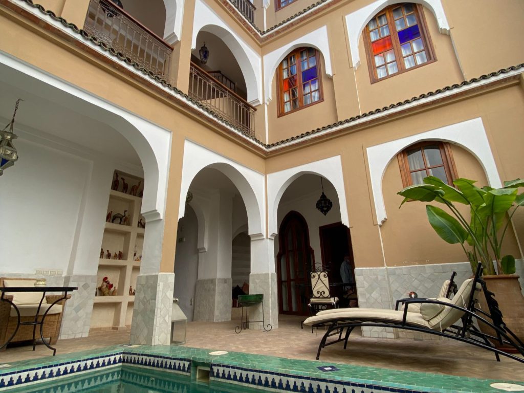 Rondreis Marokko. Taroudant, Riad Tafilag, algemeen zwembad buiten