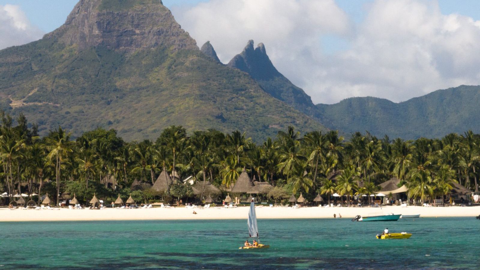 Rondreis Mauritius, Flic en Flac, La Pirogue Mauritius, vooraanzicht hotel