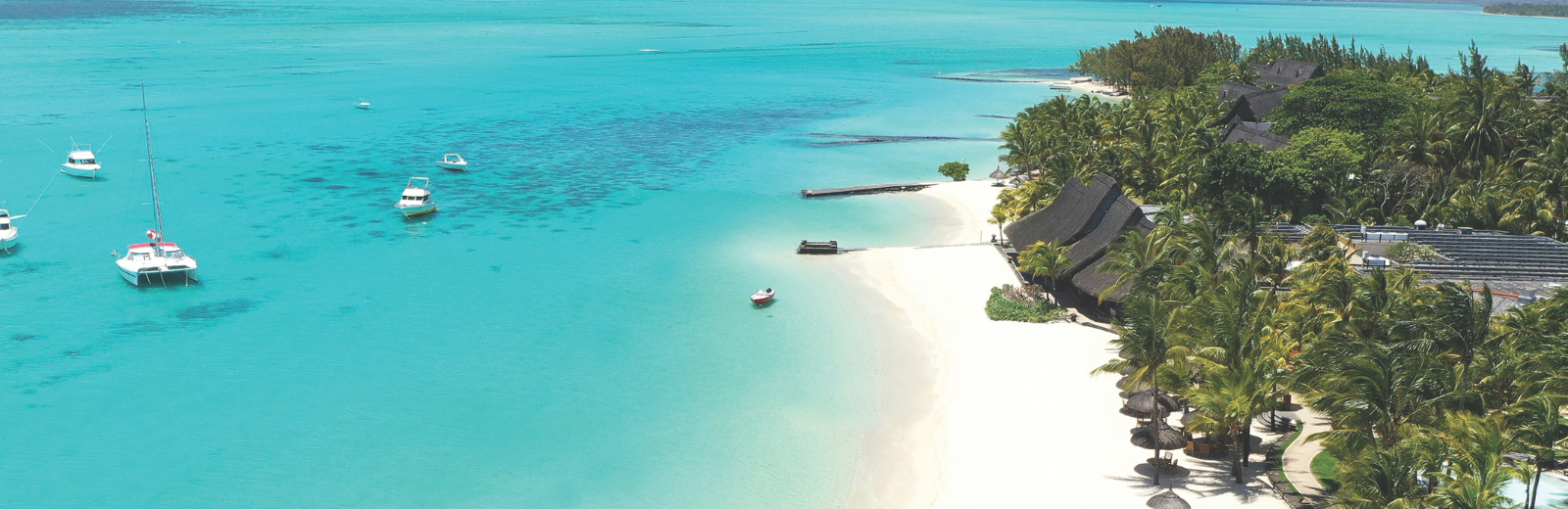 Rondreis Mauritius, Le Morne, wit strand by Le Morne, MTPA