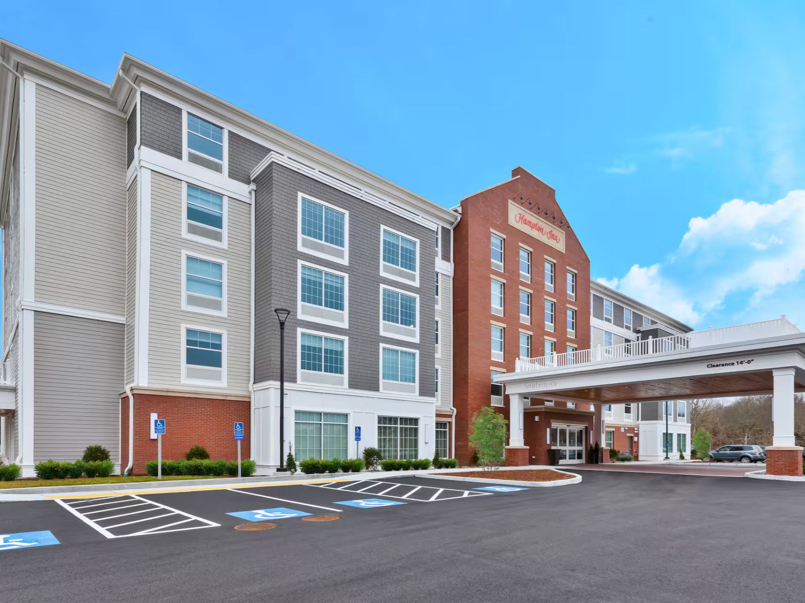 Rondreis Amerika, Cape Cod, Hampton Inn Cape Cod Canal, buitenaanzicht hotel