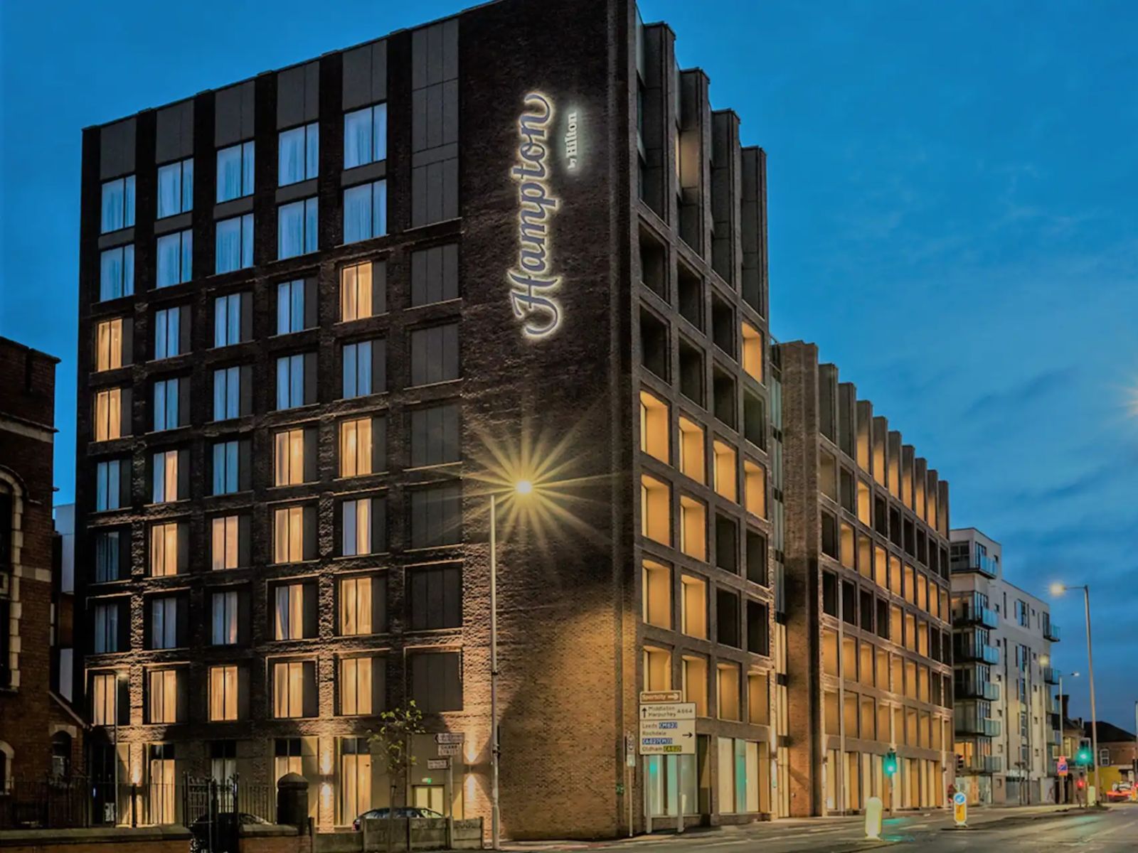 Rondreis Amerika, Manchester, Hampton Inn & Suites Manchester, vooraanzicht hotel
