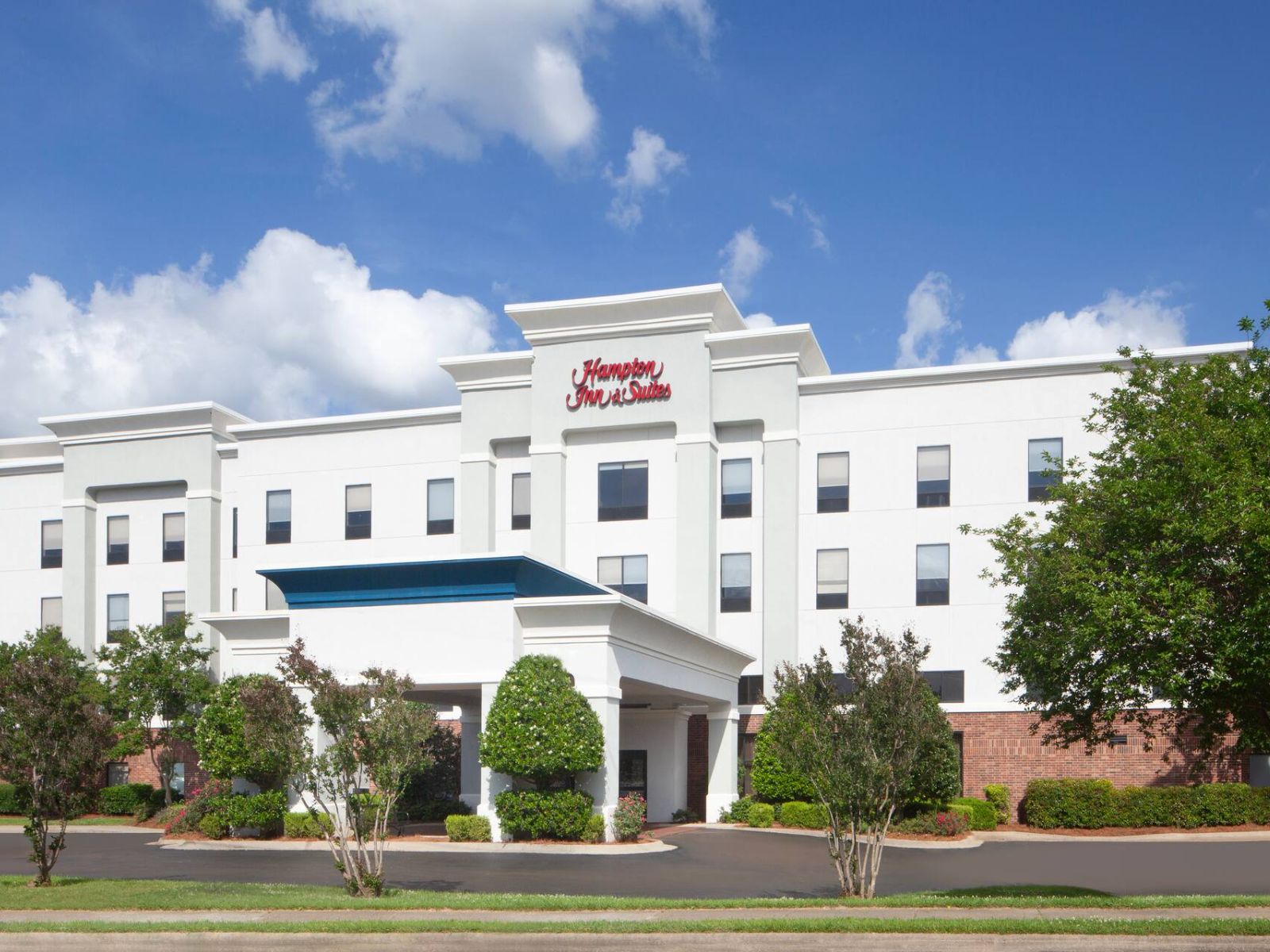Rondreis Amerika, Natchez, Hampton Inn & Suites Natchez, vooraanzicht accommodatie