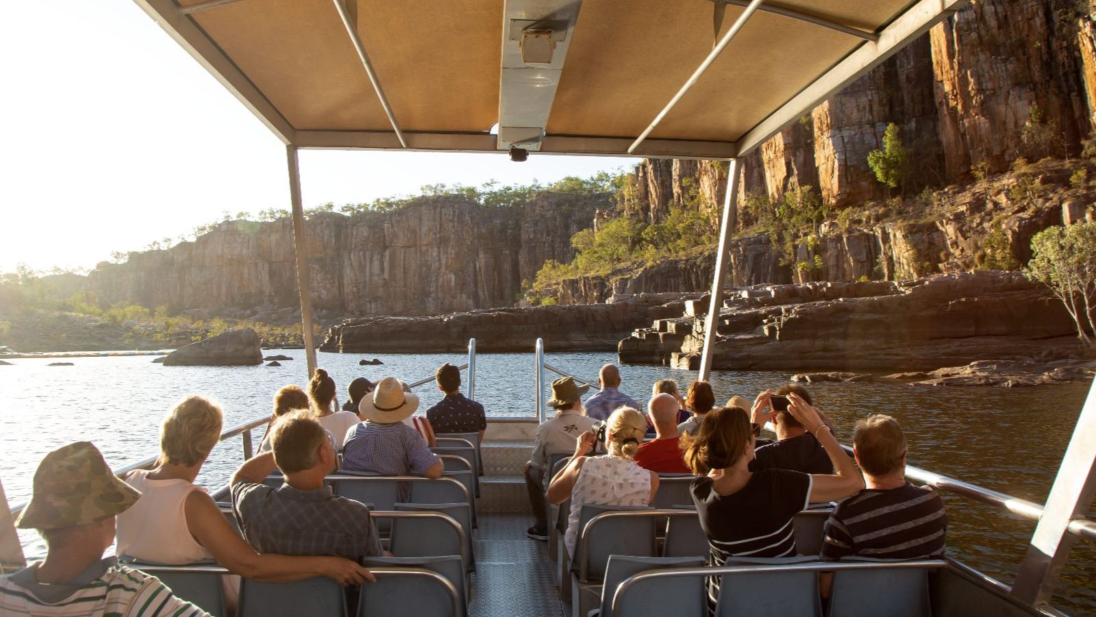 Rondreis Australië, Katherine, Excursie Nitmiluk Gorge Cruise, Tourboot op de rivier, Tourism Australia Asset Hub