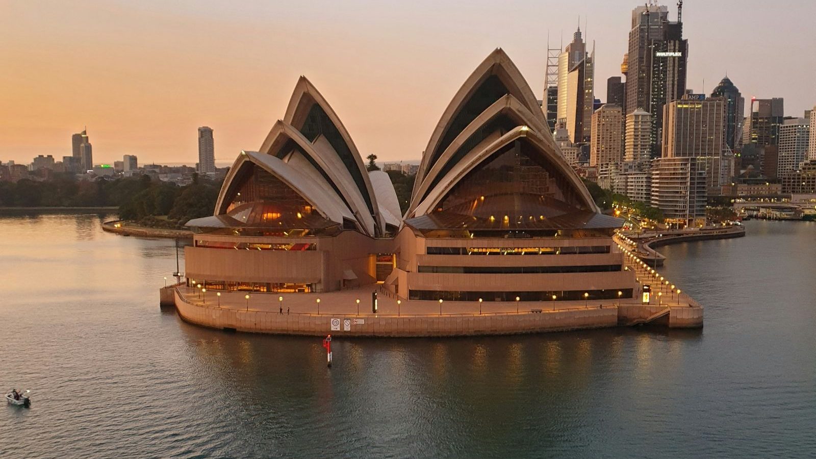 Rondreis Australië, Sydney, Excursie Opera House & Diner, Buitenaanzicht Opera House vanaf het water
