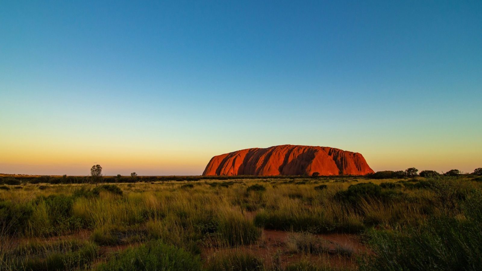 Rondreis Australië, Uluru, Excursie zonsondergang en BBQ bij Uluru, Rots met zonsondergang