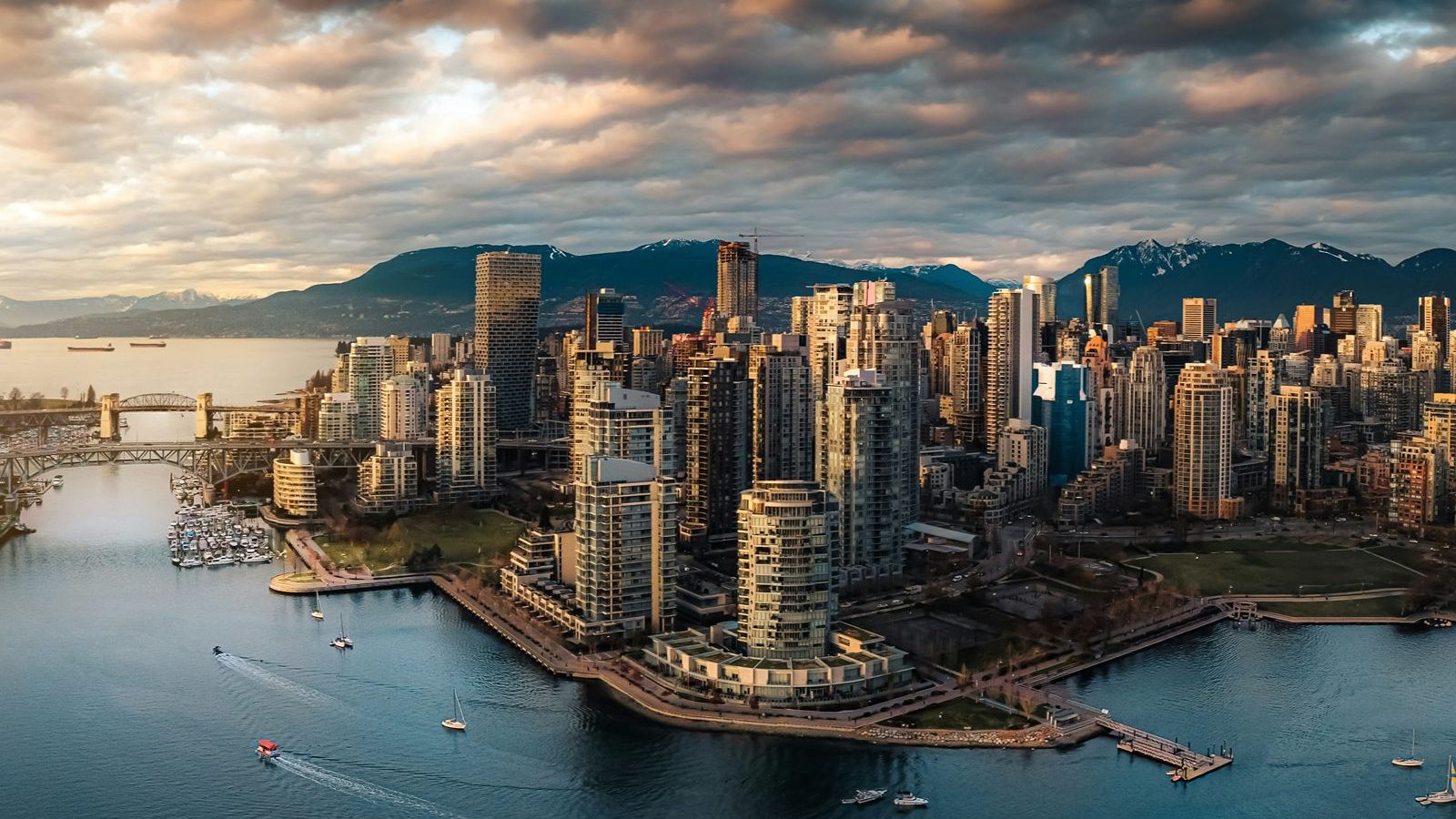 Rondreis Canada, Vancouver, skyeline in de zomer