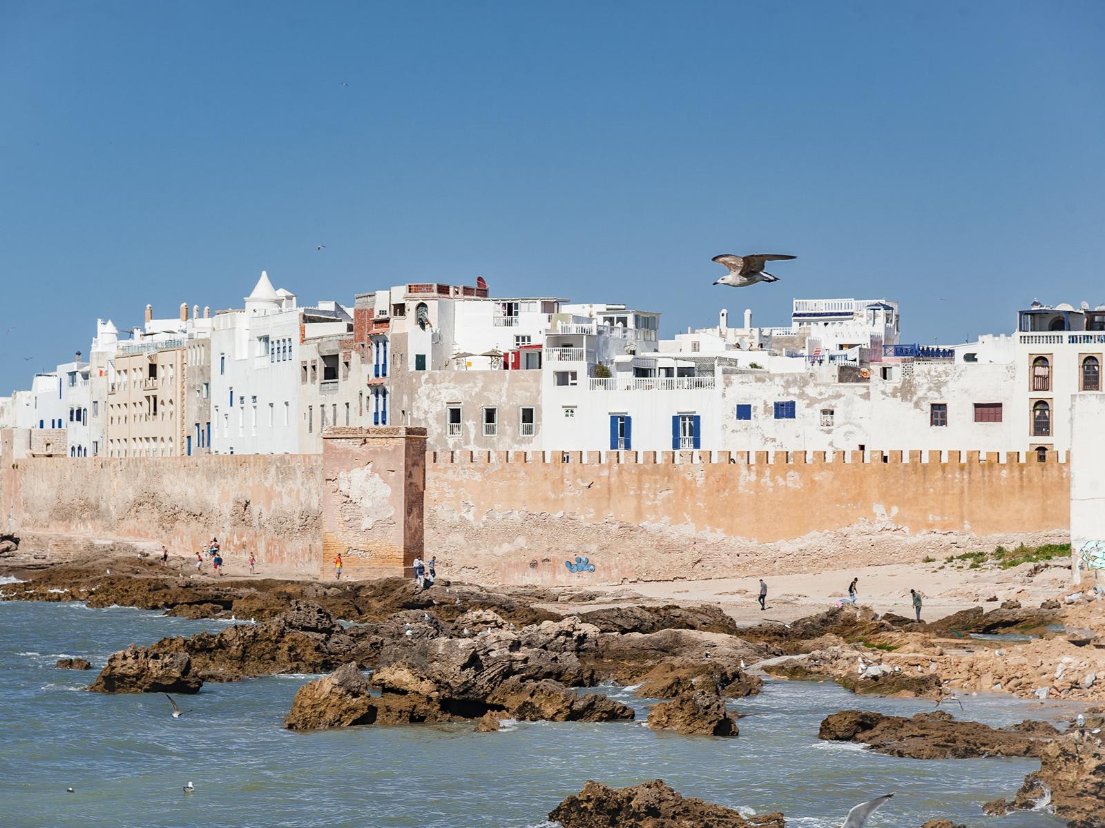 Rondreis Marokko, Essaouira, zee en stad uitzicht