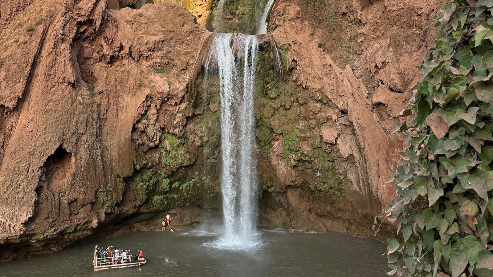 Rondreis Marokko, Ouzoud watervallen, waterval met boot
