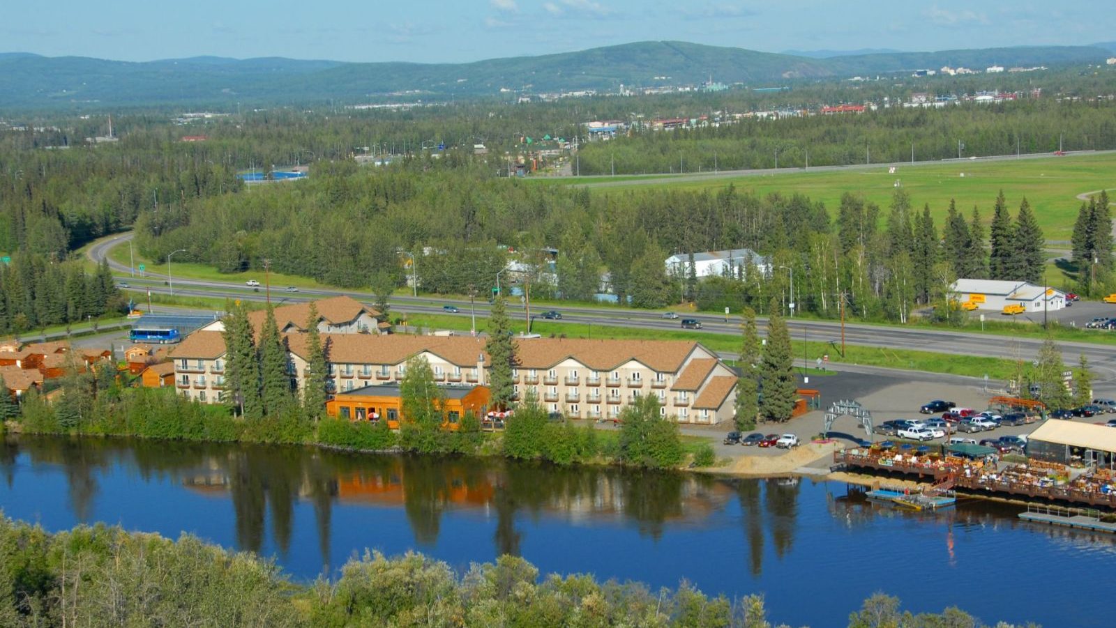 Rondreis Amerika, Fairbanks, Pike's Waterfront Lodge, Buitenaanzicht