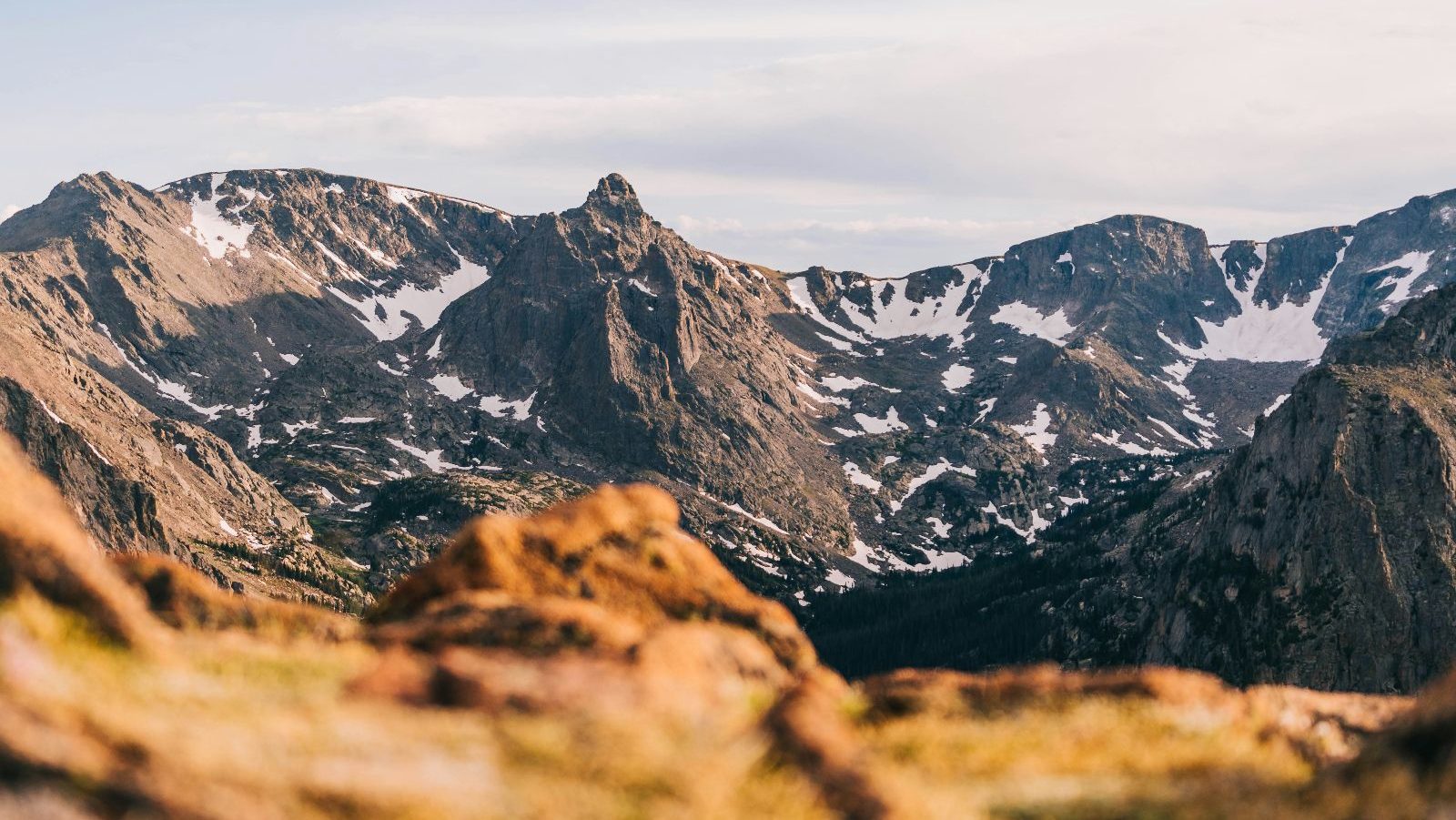 Rondreis Amerika, Rocky Mountain National Park, Bergtoppen met sneeuw