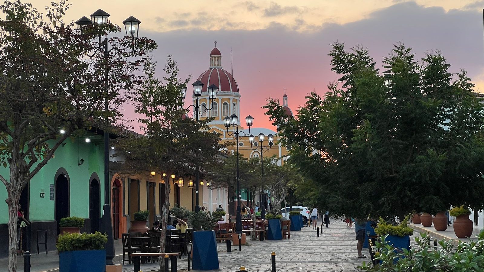 Rondreis Nicaragua, Granada, excursie wandeling door koloniaal Granada, Calle La Calzada