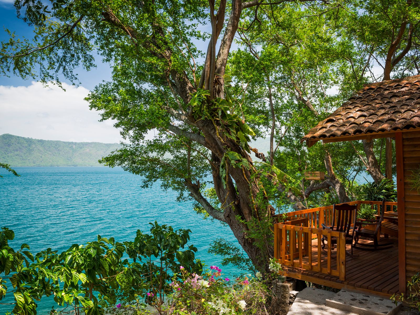 Rondreis Nicaraqua, Laguna de Apoyo, hut aan het water